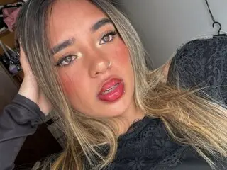 Video nude EllyeConnor